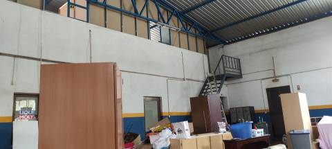 Armazem com 310 m2 em terreno, com furo de água, com possibilidade de construção