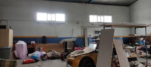 Armazem com 310 m2 em terreno, com furo de água, com possibilidade de construção