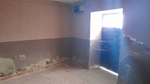 Moradia T3 para remodelar - Póvoa Palhaça, Fundão- Portugal