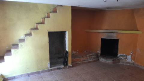 Moradia T3 para remodelar - Póvoa Palhaça, Fundão- Portugal