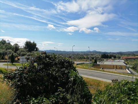 Moradia com 80m2 para remodelar - Centro Penamacor