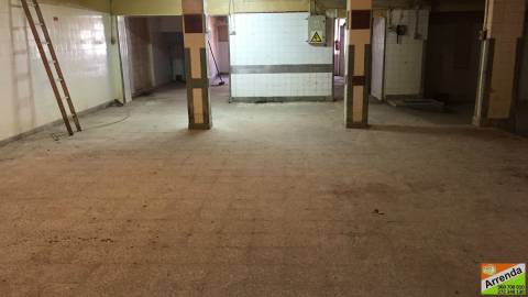 Armazém com 343,7 m2 para venda em Castelo Branco