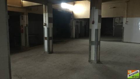 Armazém com 343,7 m2 para venda em Castelo Branco