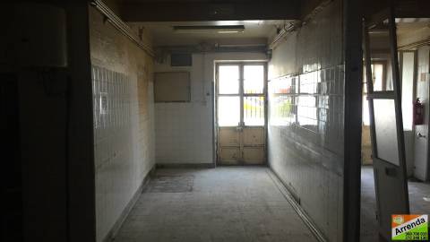 Armazém com 343,7 m2 para venda em Castelo Branco