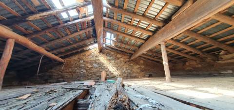 Moradia com terreno na freguesia de Santo André das Tojeiras