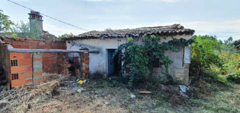 Moradia com terreno na freguesia de Santo André das Tojeiras