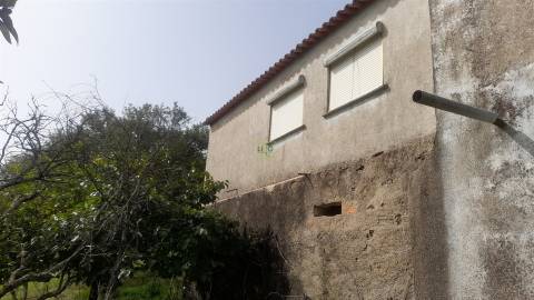 Moradia Isolada com cerca de 3.500m2 de quintal - Sobral do Campo