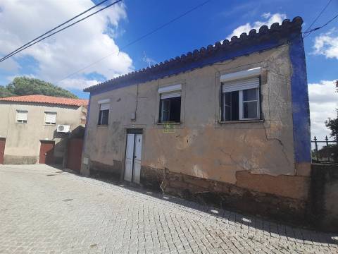 Moradia Isolada com cerca de 3.500m2 de quintal - Sobral do Campo