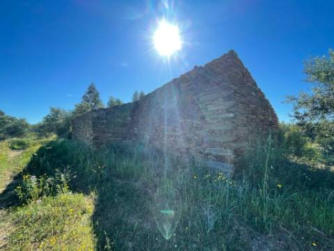 Quinta com 3.5HA com Construções Urbanas