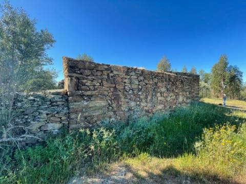 Quinta com 3.5HA com Construções Urbanas