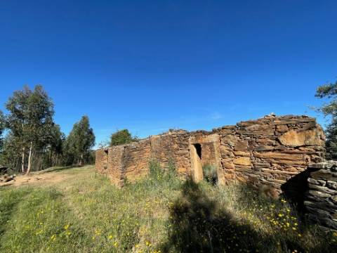 Quinta com 3.5HA com Construções Urbanas