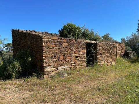 Quinta com 3.5HA com Construções Urbanas