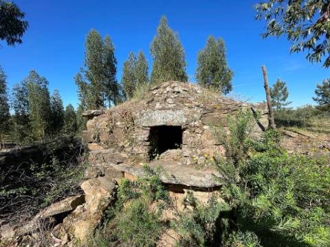 Quinta com 3.5HA com Construções Urbanas