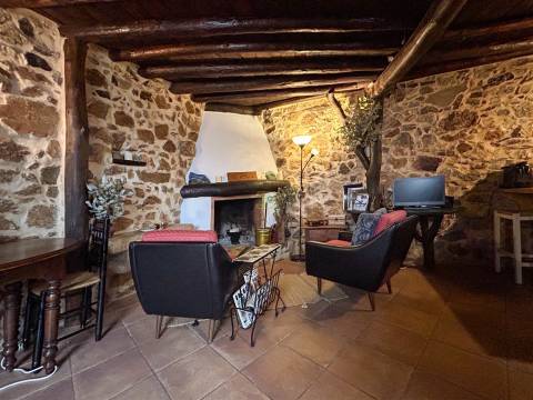 Casa da Raia - Moradia centenária restaurada - 85m2 - Penha Garcia