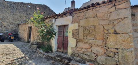 Moradia T4 com Quintal - Póvoa de Rio de Moinhos