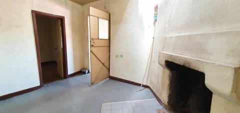 Moradia T4 com Quintal - Póvoa de Rio de Moinhos