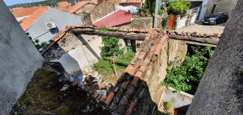 Moradia T4 com Quintal - Póvoa de Rio de Moinhos