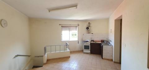 Moradia T4 com Quintal - Póvoa de Rio de Moinhos