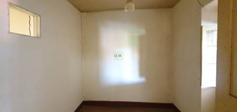 Moradia T4 com Quintal - Póvoa de Rio de Moinhos