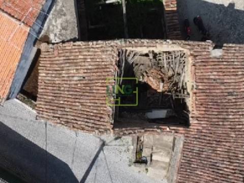 Casa em Pedra para reconstrução total - Póvoa de Rio de Moinhos