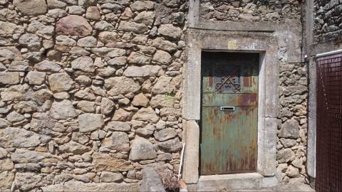 Casa em Pedra para reconstrução total - Póvoa de Rio de Moinhos