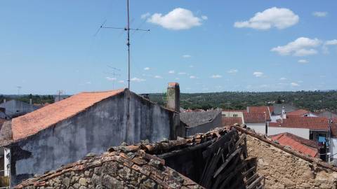 Casa em Pedra para reconstrução total - Póvoa de Rio de Moinhos