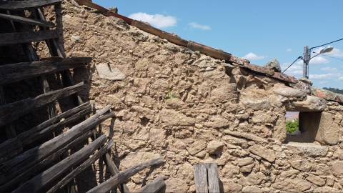 Casa em Pedra para reconstrução total - Póvoa de Rio de Moinhos