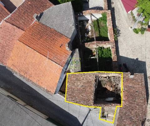 Casa em Pedra para reconstrução total - Póvoa de Rio de Moinhos