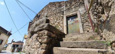Casa em Pedra para reconstrução total - Póvoa de Rio de Moinhos