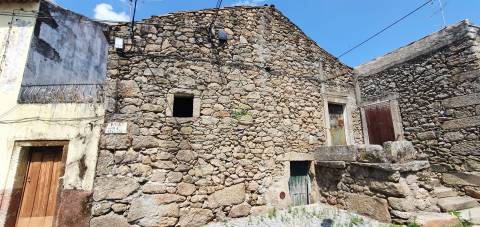 Casa em Pedra para reconstrução total - Póvoa de Rio de Moinhos
