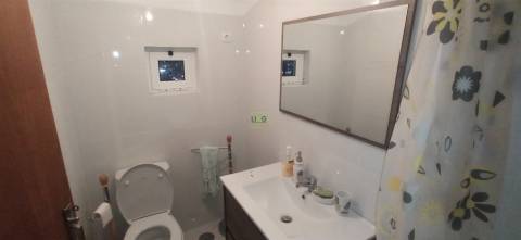 Moradia V6 no centro da Aldeia de Salvador.