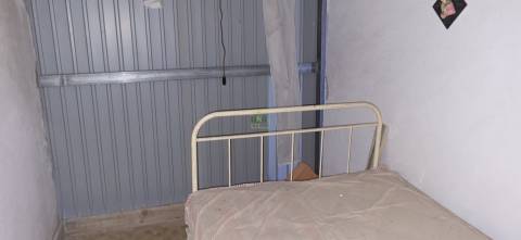 Moradia em granito para recuperar - 206.7m2 de construção - Tinhalhas