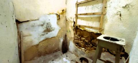 Moradia em granito para recuperar - 206.7m2 de construção - Tinhalhas