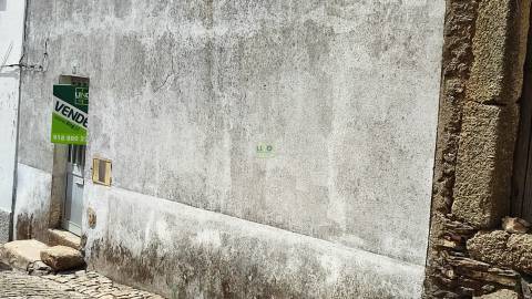 Casa na aldeia para reconstrução