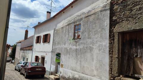 Casa na aldeia para reconstrução