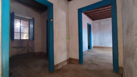 Casa na aldeia para reconstrução