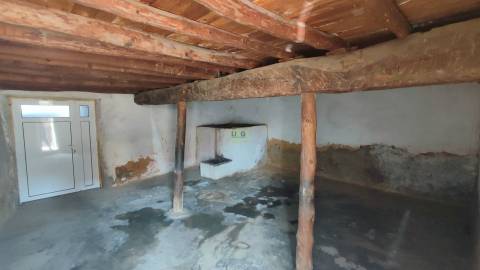 Casa na aldeia para reconstrução