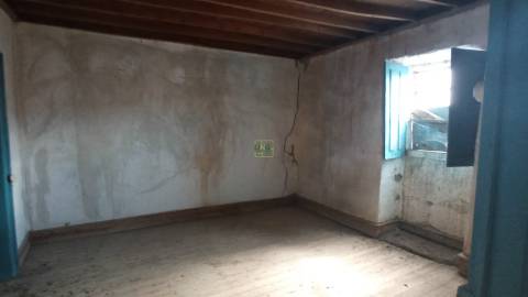 Casa na aldeia para reconstrução