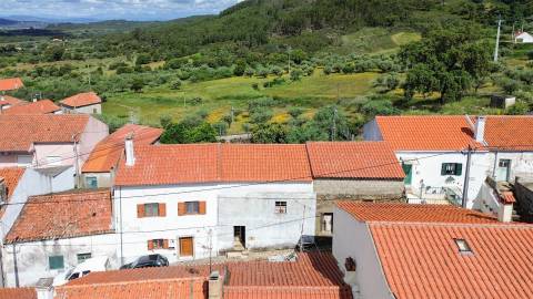 Casa na aldeia para reconstrução