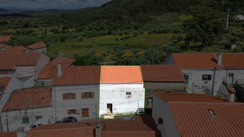 Casa na aldeia para reconstrução
