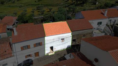 Casa na aldeia para reconstrução