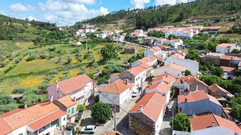 Casa na aldeia para reconstrução