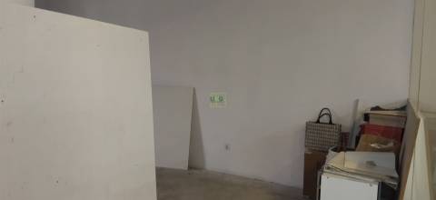 Loja com 35 m2 em pleno no centro da cidade.