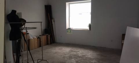 Loja com 35 m2 em pleno no centro da cidade.