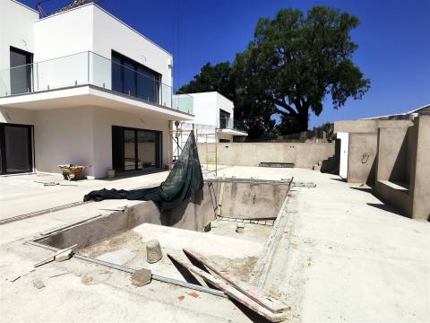 Moradia isolada T4+2 com Piscina