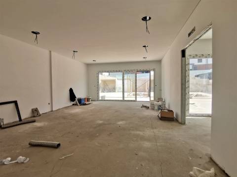 Moradia isolada T4+2 com Piscina