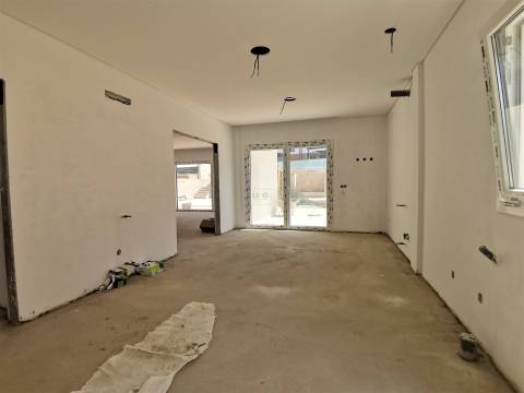 Moradia isolada T4+2 com Piscina