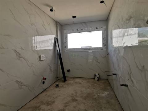 Moradia isolada T4+2 com Piscina