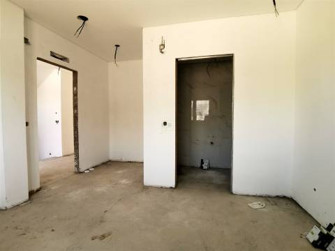 Moradia isolada T4+2 com Piscina