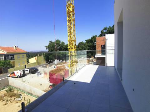 Moradia isolada T4+2 com Piscina